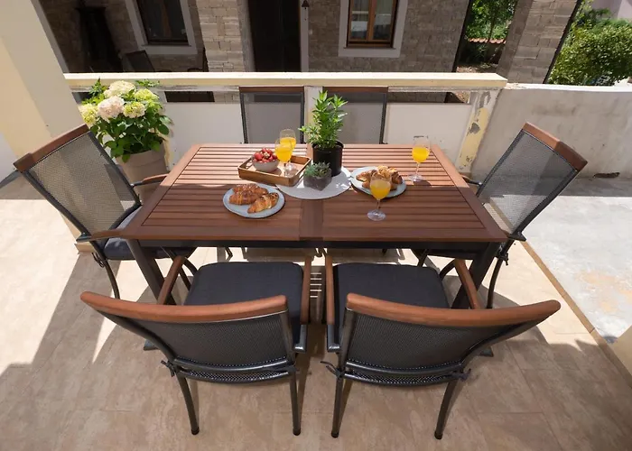 Ines ヴーシ