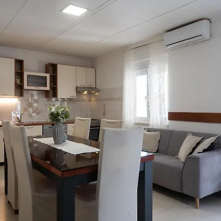Holiday Ines Apartment *