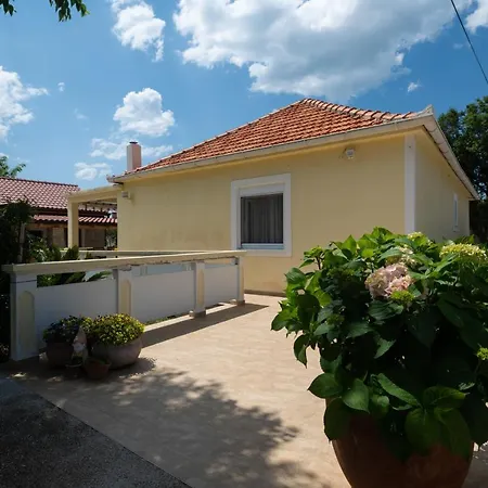 Holiday Ines Apartment Vrsi